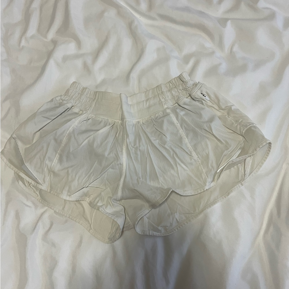 White Lululemon Hotty Hot Low rise lined shorts 2.5 inch inseam size 6